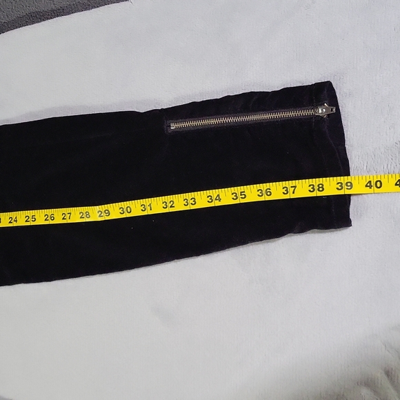 NWOT London Jean Velvet Stretch Cargo Pants - Picture 3 of 6